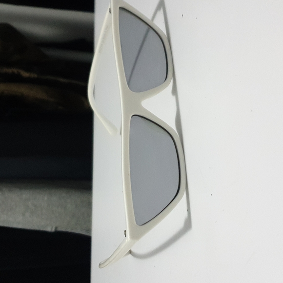 MinkPink White cateye smoke lens sunglasses recall - Picture 6 of 12